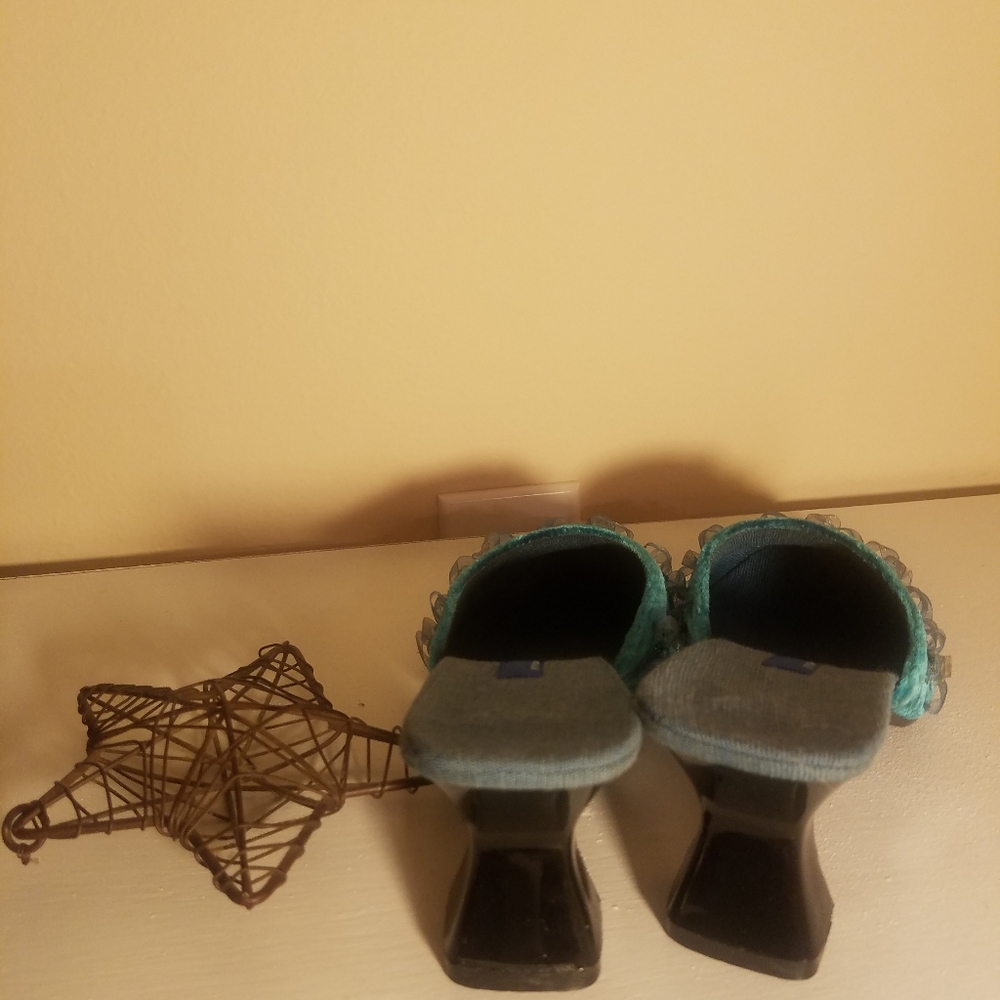 Shoes - Picture 4 of 5